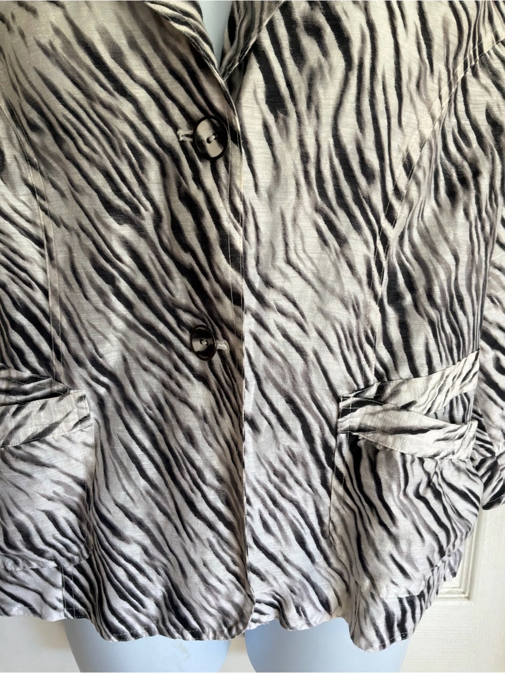 CHICO’S…linen jacket - Picture 3 of 9